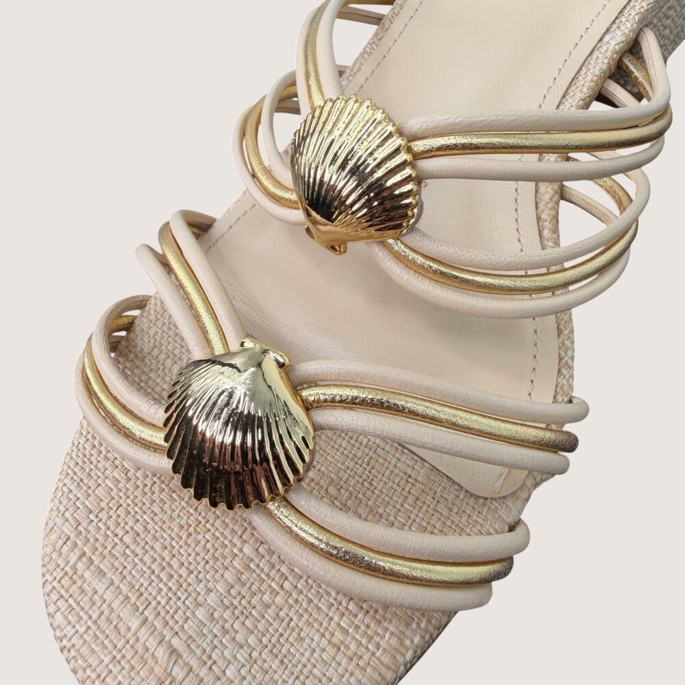 Larroudé Shelly Mule Sandal Strappy Leather Beige Gold Seashell Accent Size 7 - Picture 7 of 16